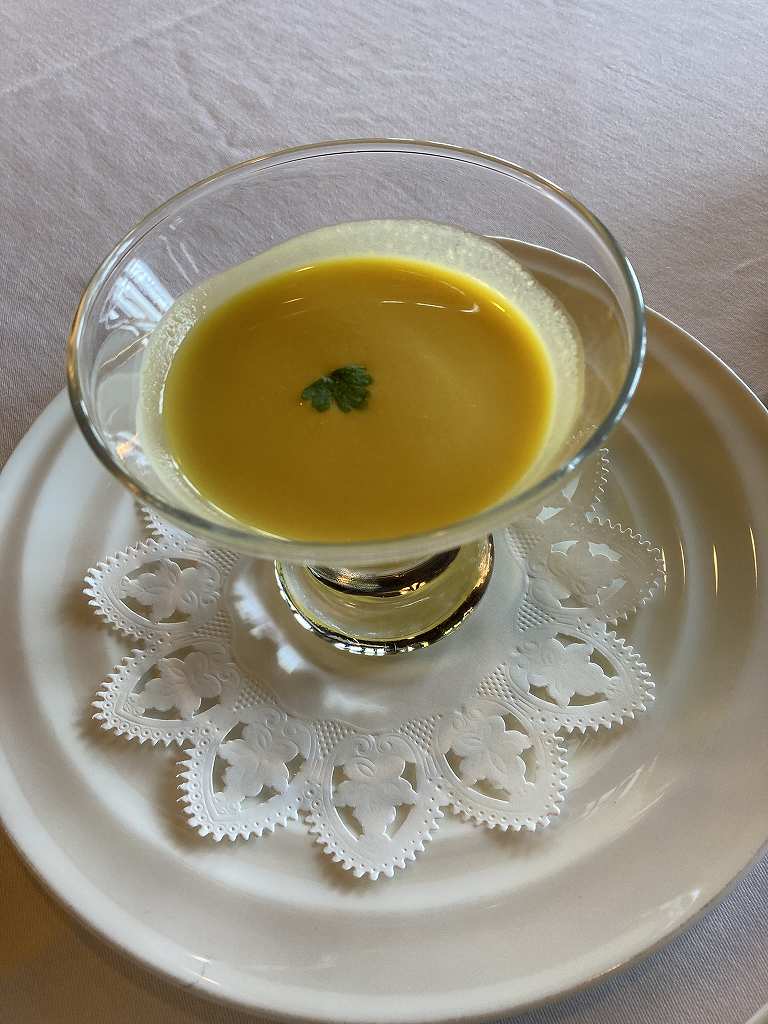「LE UN ルアン神戸迎賓館」アフタヌーンティ   かぼちゃのビシソワーズスープ